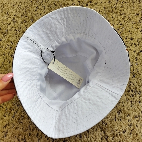 NWT Alice + Olivia Daisy Cap Reversible Bucket Cap White OS Floral Sun Cap - Picture 4 of 9